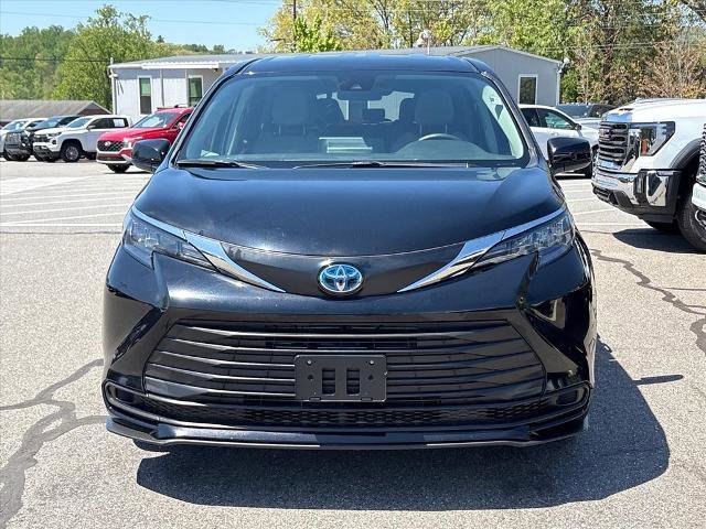 Used 2024 Toyota Sienna LE FWD video 3