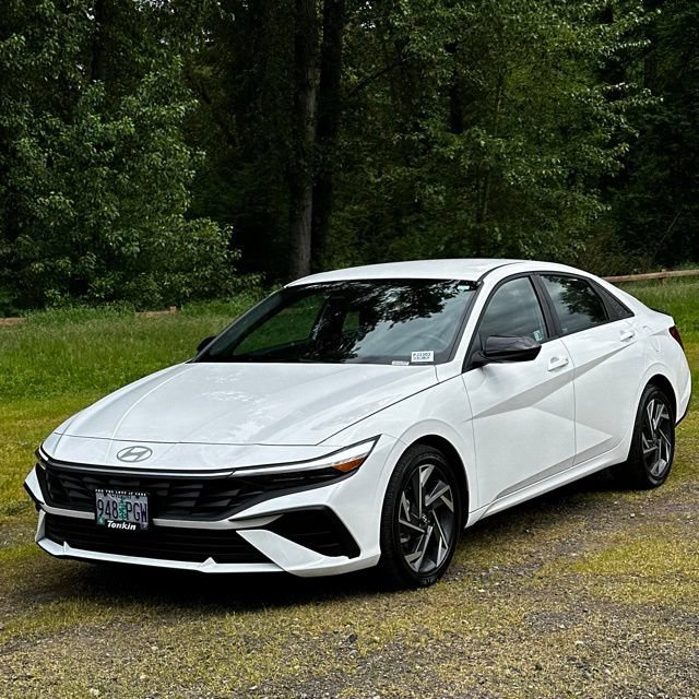 Certified 2025 Hyundai Elantra Sport FWD image 5