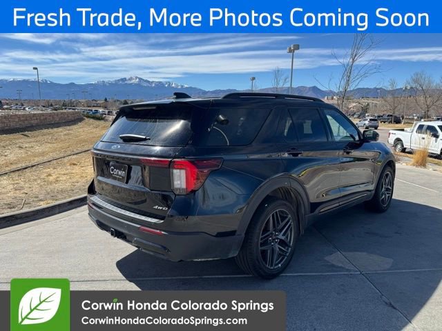Used 2025 Ford Explorer ST-Line w/ ST-Line Street Pack image 3
