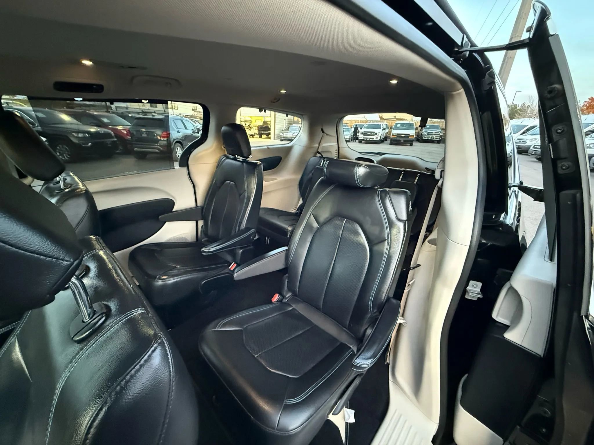 Used 2021 Chrysler Pacifica Touring-L image 22