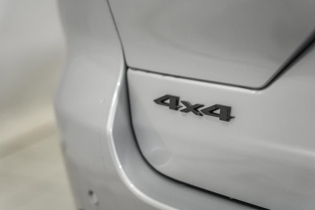 New 2025 Jeep Grand Cherokee Altitude image 7