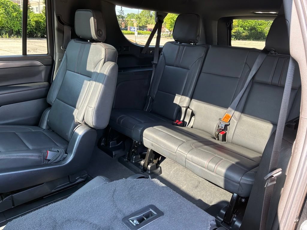 Used 2023 Chevrolet Suburban RST w/ Luxury Package AWD/4WD image 38