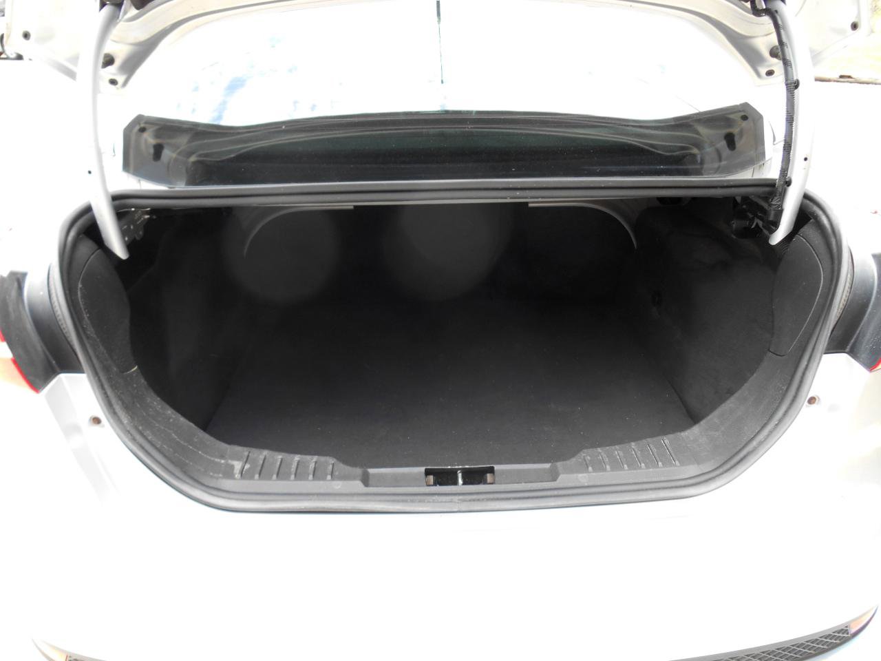 Used 2018 Ford Focus SE w/ Cold Weather Package FWD image 12