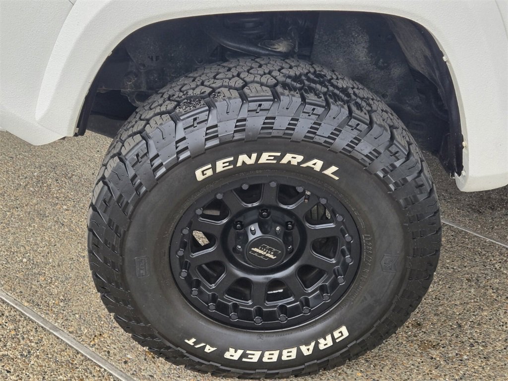 Used 2022 Toyota Tacoma TRD Sport w/ Technology Package image 8