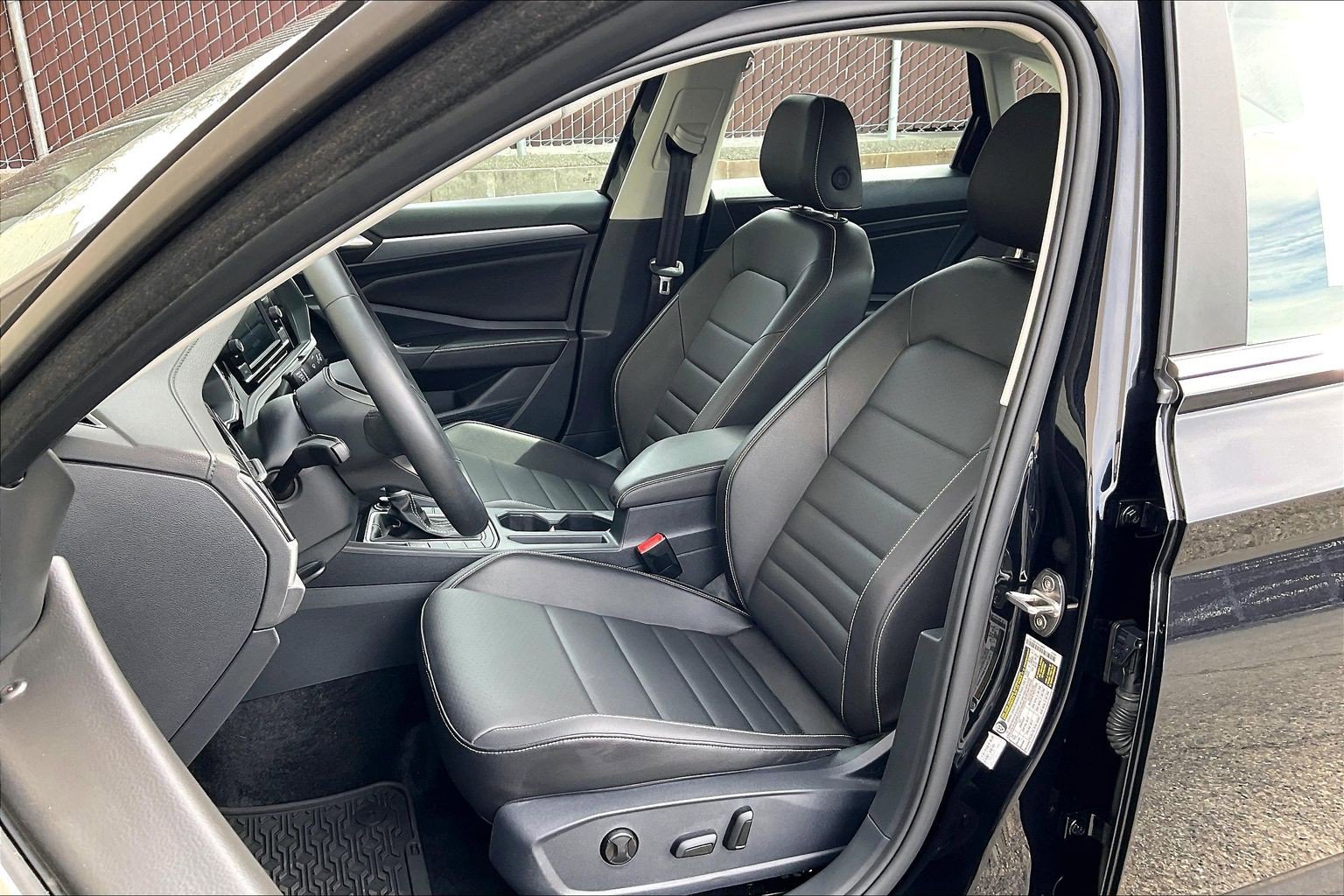Certified 2024 Volkswagen Jetta SE w/ Panoramic Sunroof Package image 24