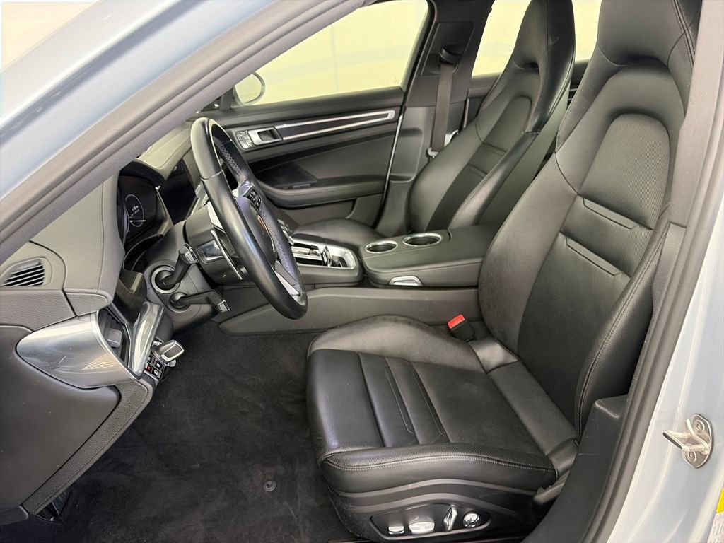 Used 2019 Porsche Panamera image 11