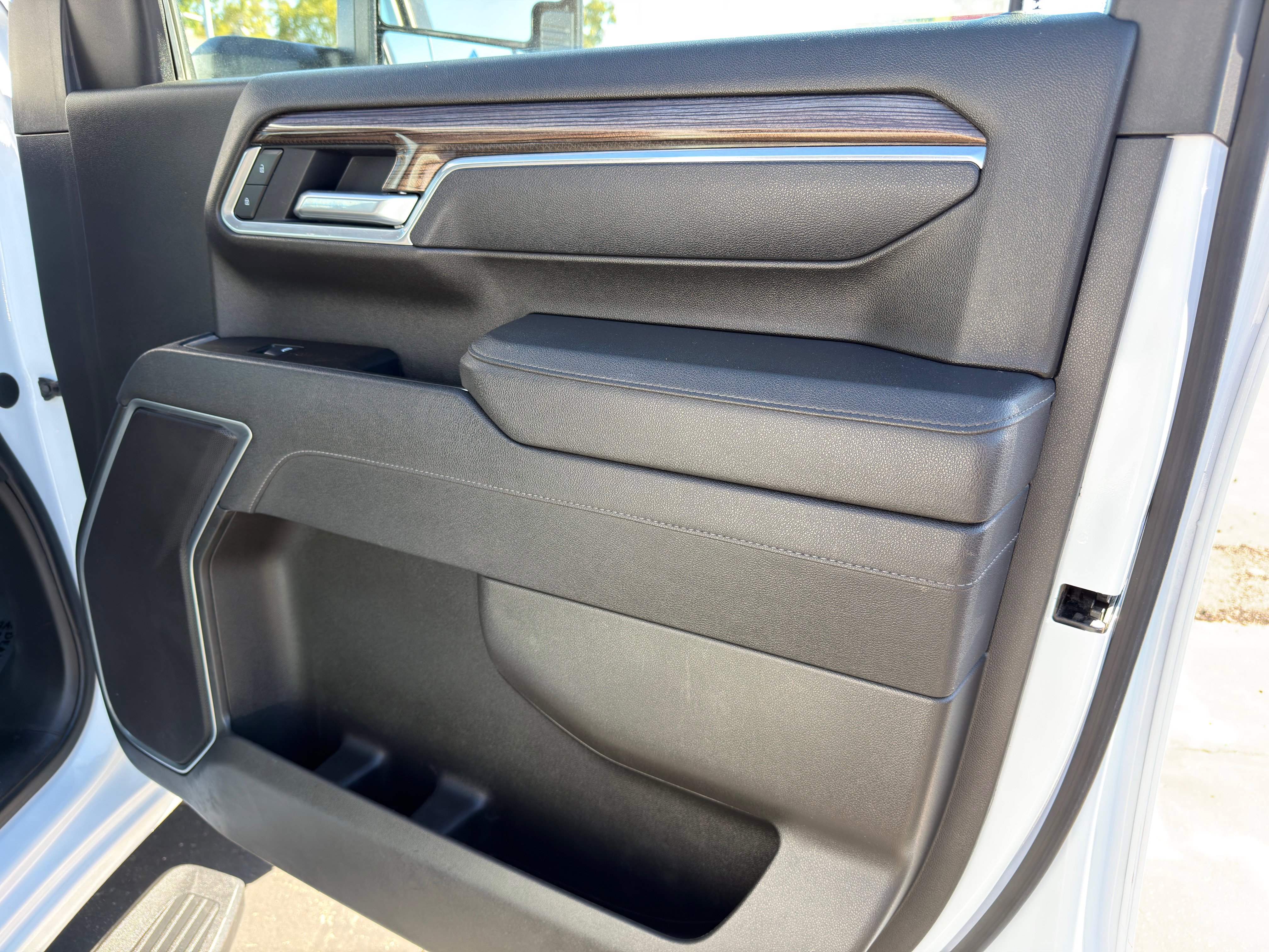 Used 2025 Chevrolet Silverado 2500 LT w/ Convenience Package image 11