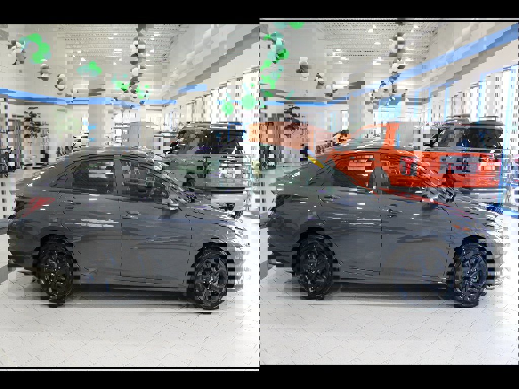 Used 2023 Hyundai Elantra SEL image 4