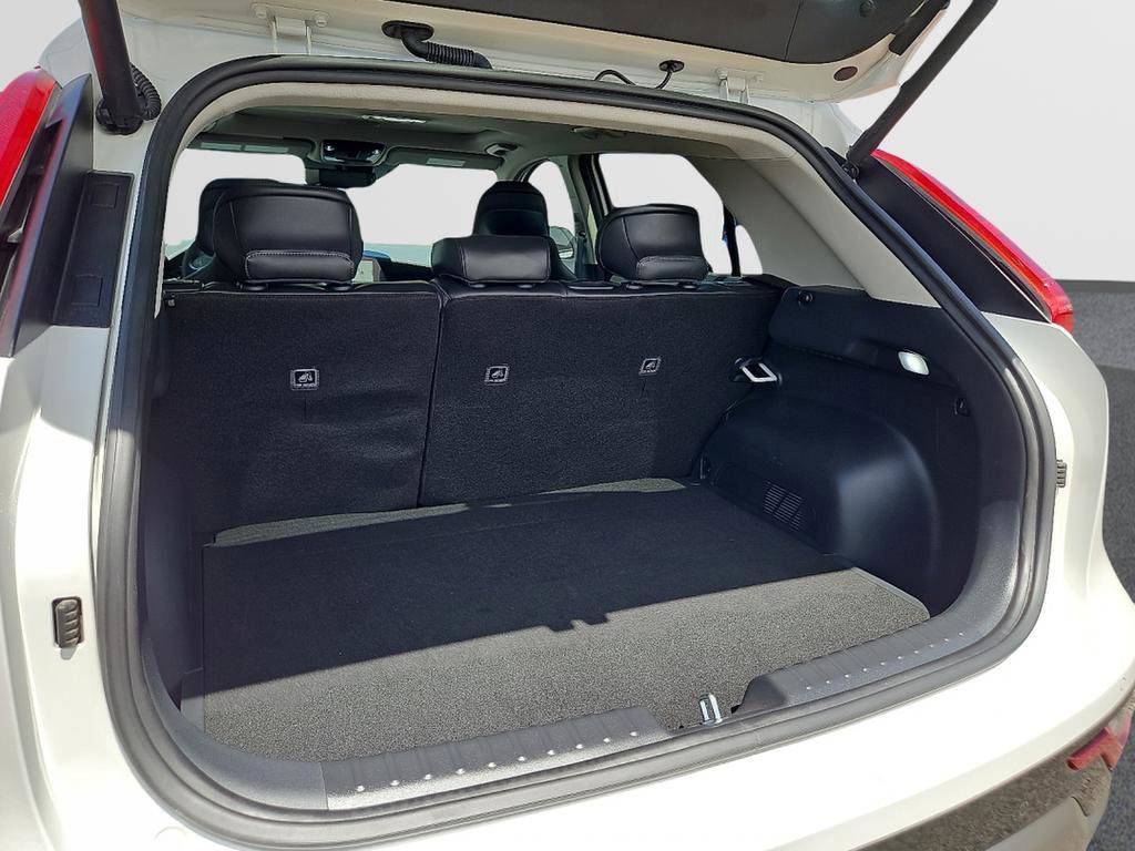 Used 2025 Kia Niro SX Touring image 7