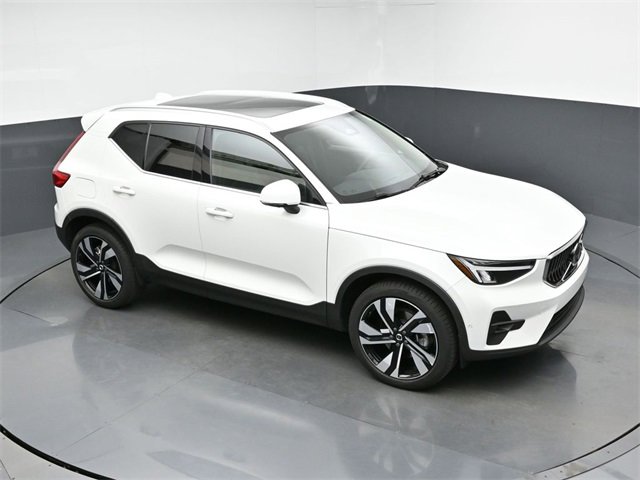 Used 2024 Volvo XC40 B5 Plus w/ Protection Package Premier image 42