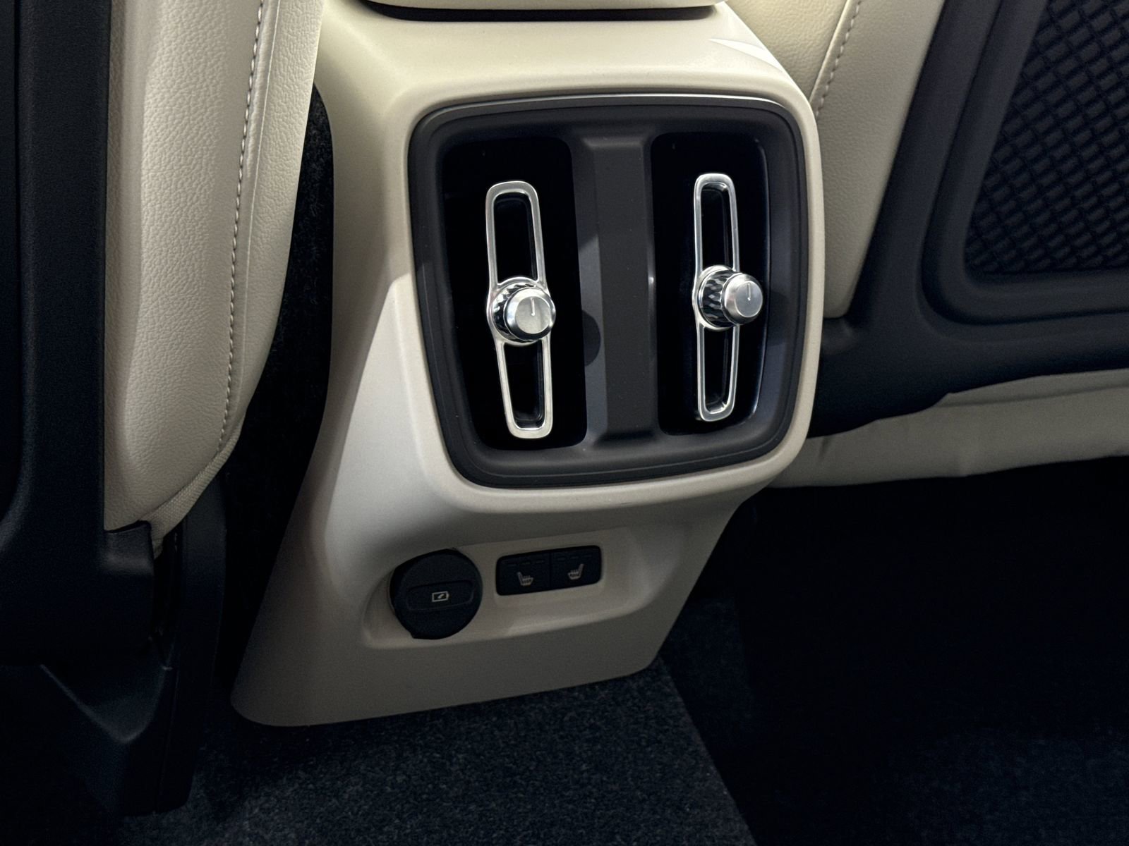 New 2026 Volvo XC40 B5 Plus w/ Protection Package Premier image 13