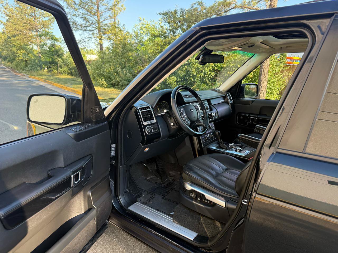 Used 2012 Land Rover Range Rover HSE LUX AWD/4WD image 11