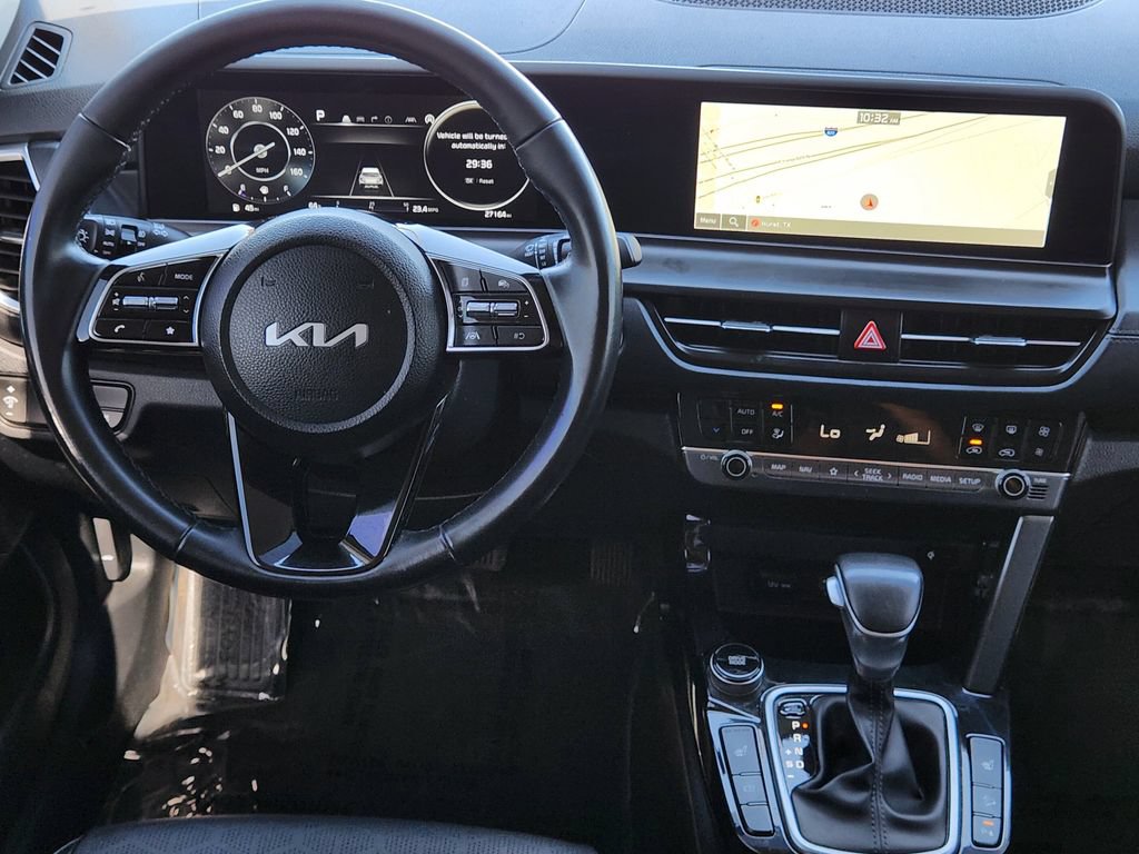 Certified 2025 Kia Seltos EX w/ EX Sunroof Package FWD image 10
