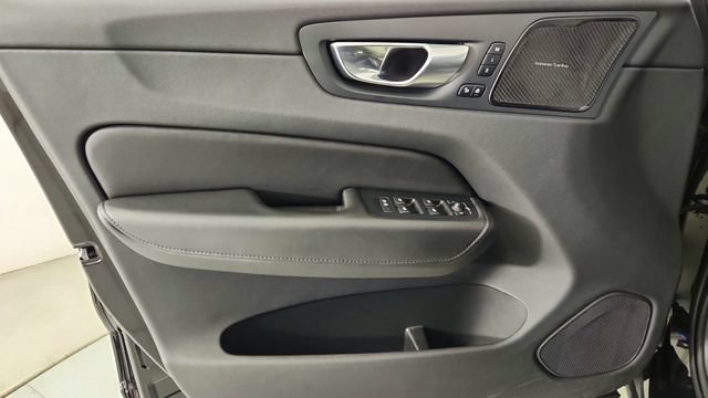 Certified 2024 Volvo XC60 B5 Plus w/ Protection Package Premier AWD/4WD image 9