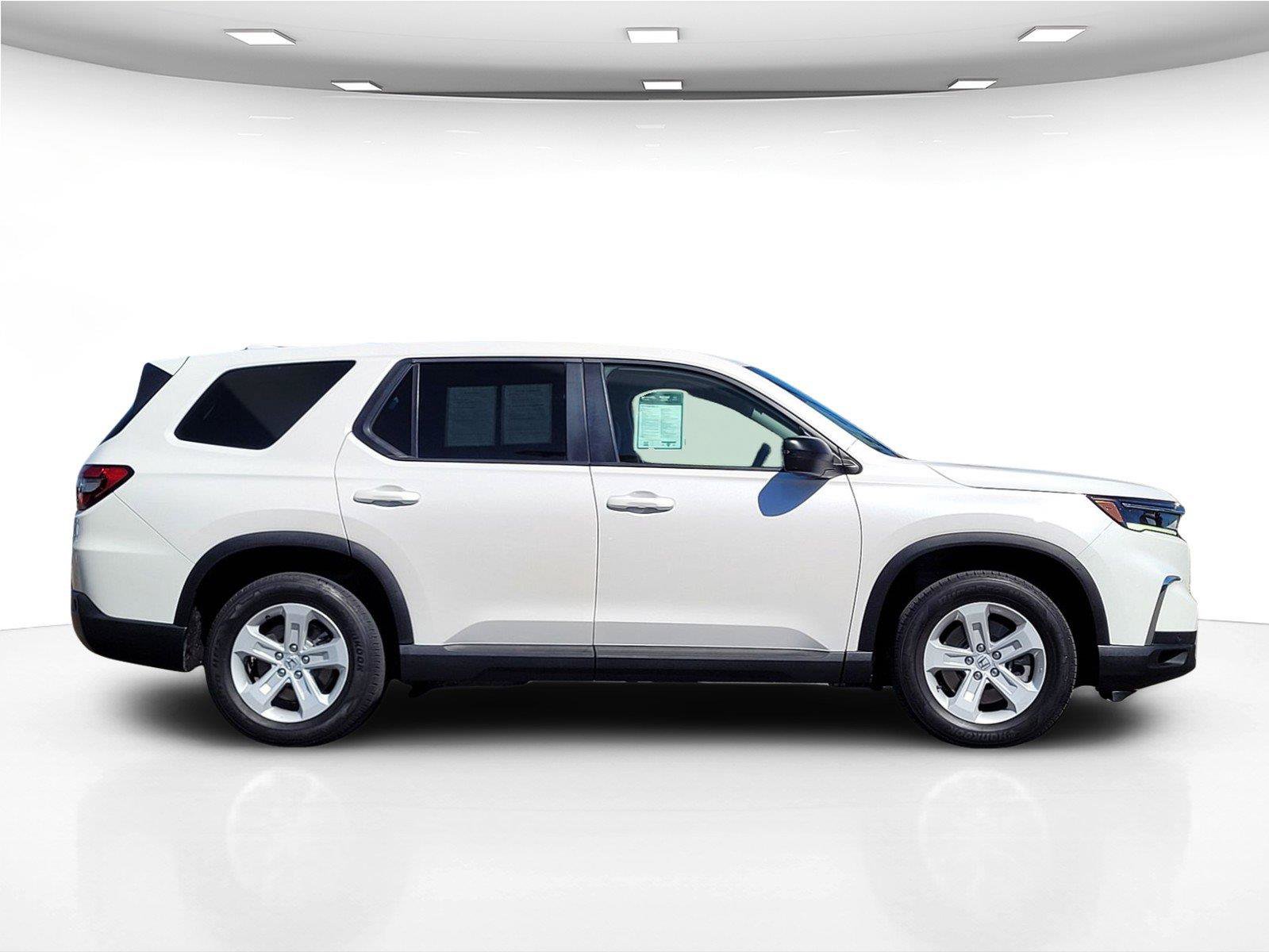 Used 2023 Honda Pilot LX image 5