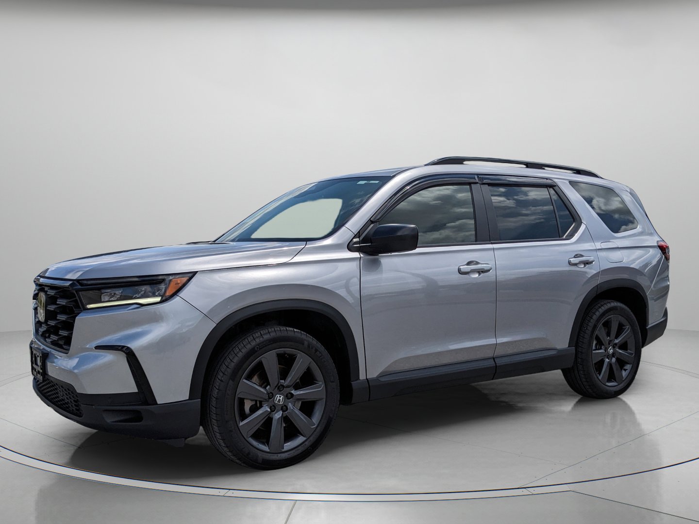 Used 2025 Honda Pilot Sport image 2