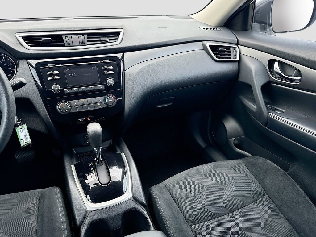 Used 2015 Nissan Rogue S w/ S Family Package FWD image 28