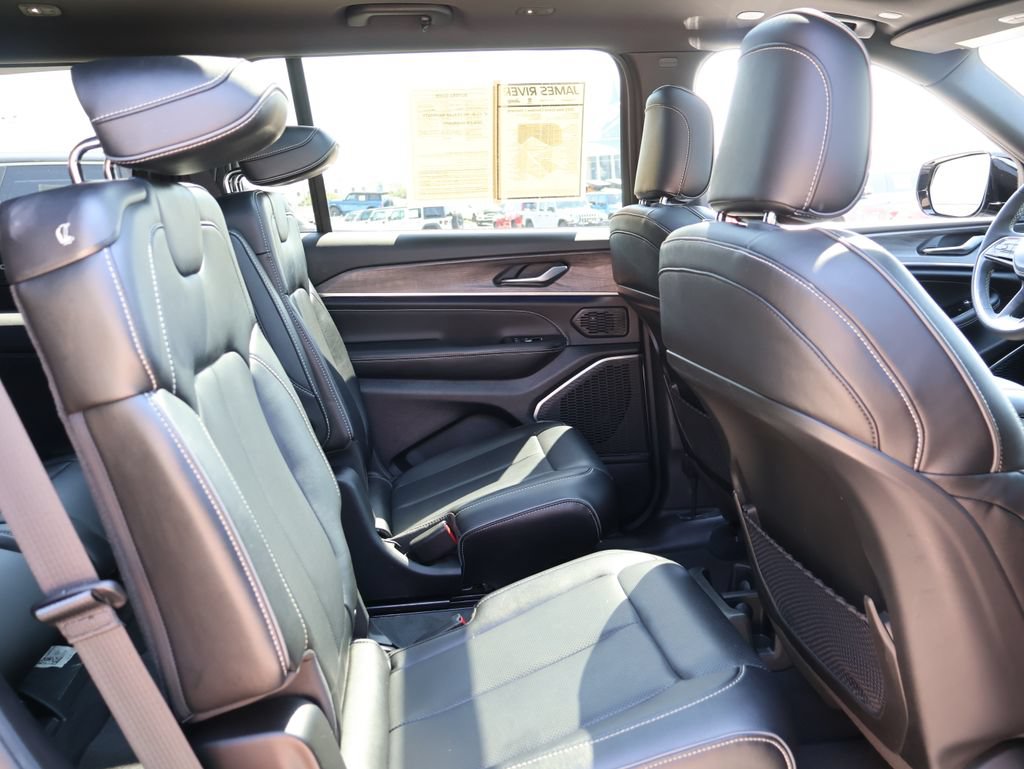 Used 2023 Jeep Grand Cherokee L Overland AWD/4WD image 11