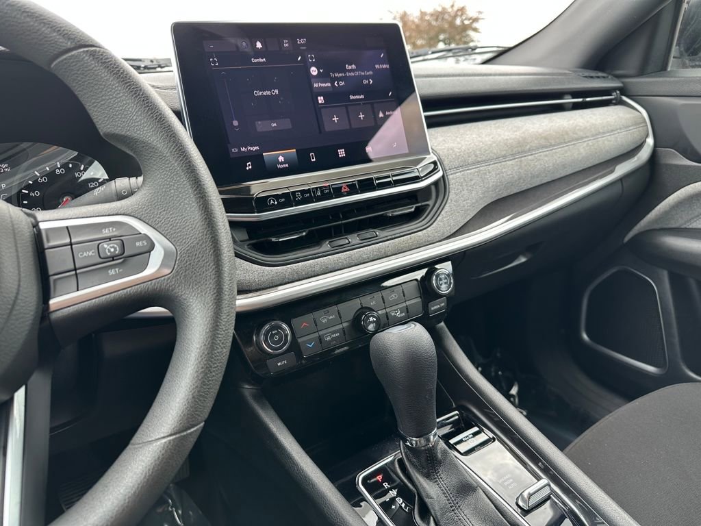 Used 2023 Jeep Compass Sport image 30