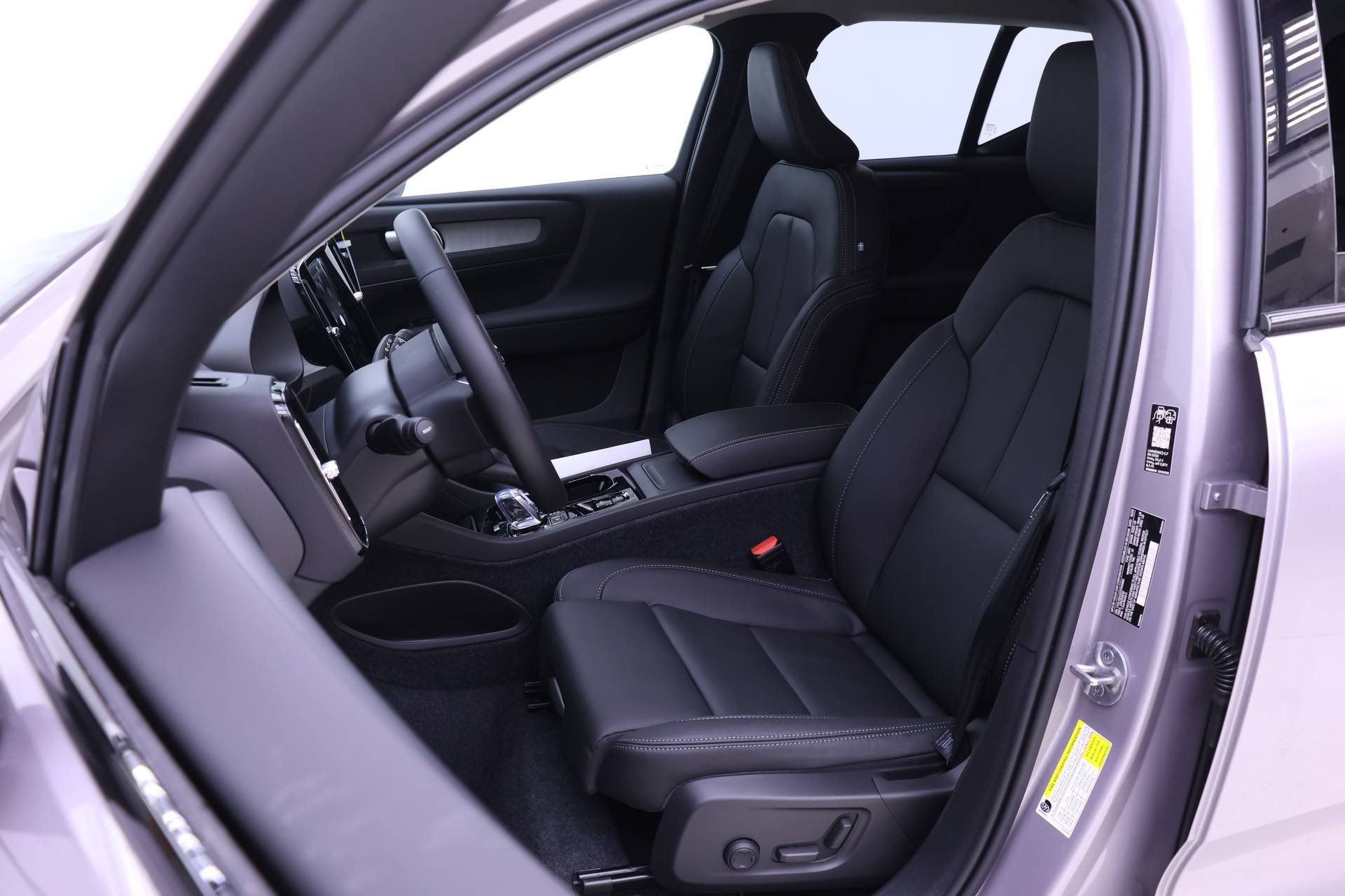 New 2026 Volvo XC40 B5 Plus w/ Protection Package Premier AWD/4WD image 7