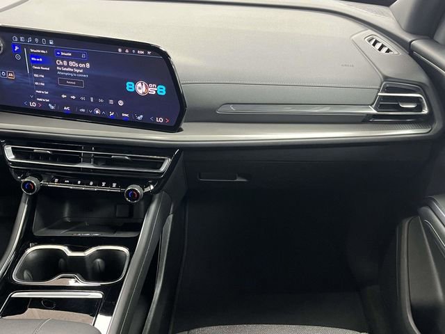 Used 2024 Chevrolet Traverse LT image 21