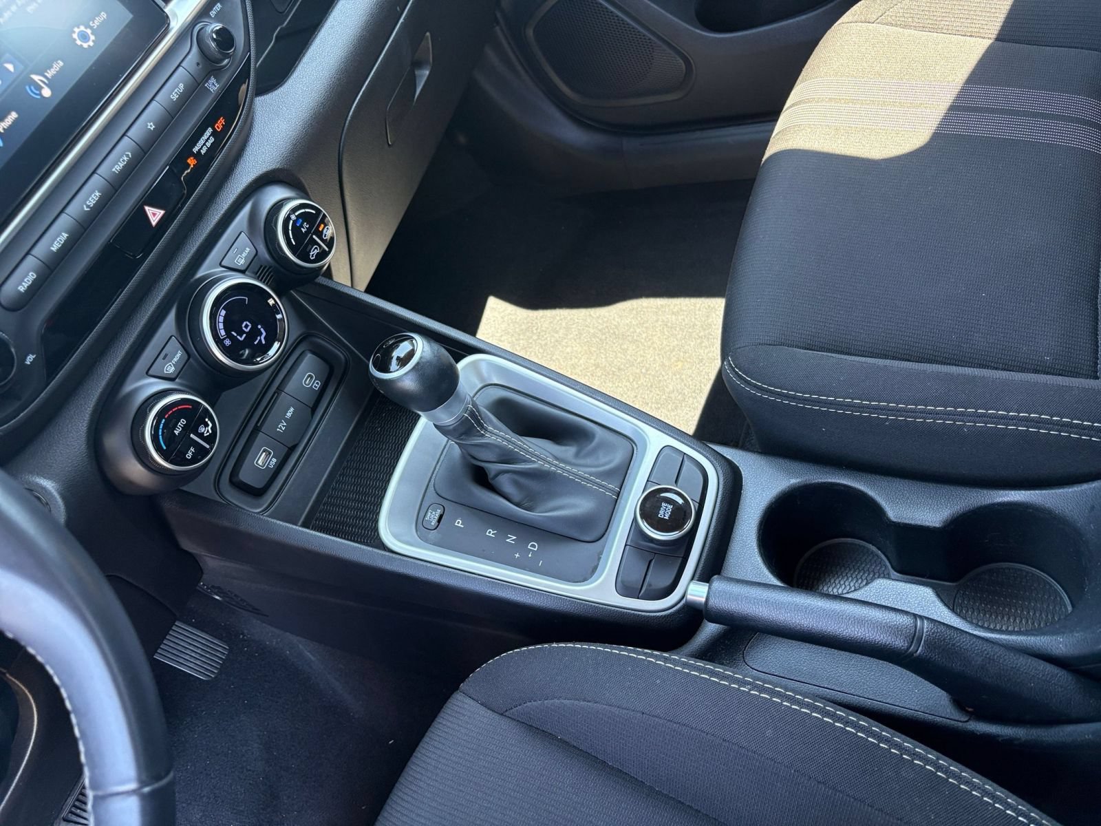 Used 2025 Hyundai Venue SEL FWD image 41