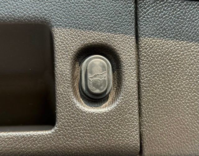 Used 2017 Chevrolet Tahoe Premier AWD/4WD image 17