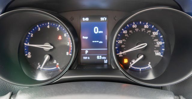 Used 2022 Toyota C-HR XLE FWD image 11