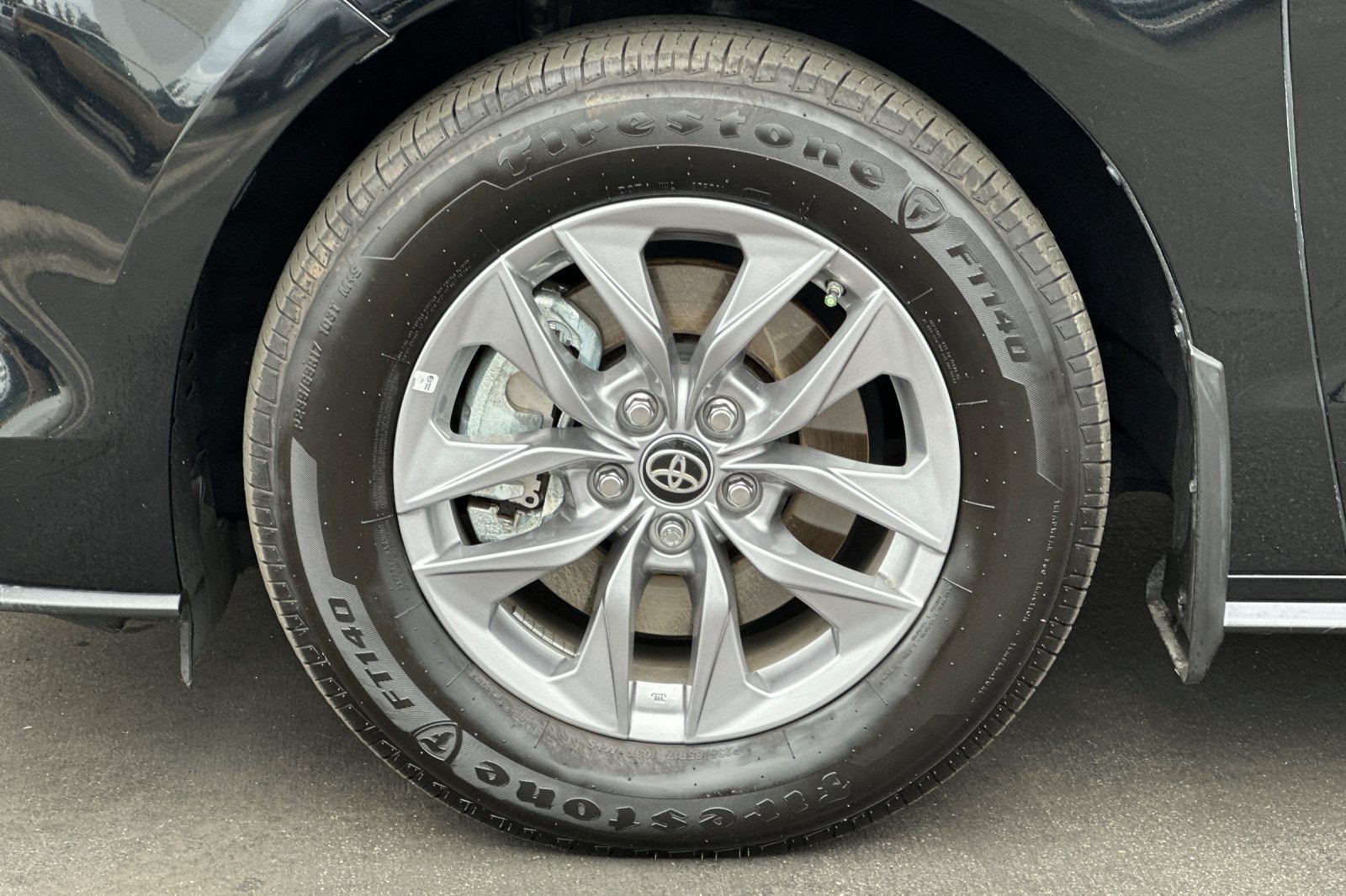 Certified 2025 Toyota Sienna XLE FWD image 27