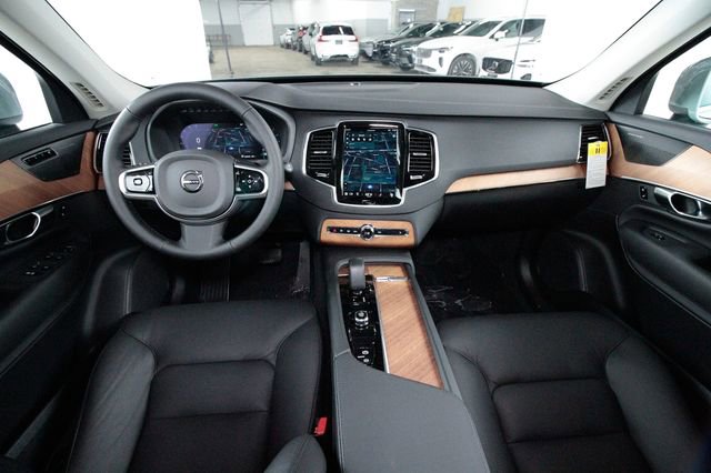 Certified 2025 Volvo XC90 B6 Plus w/ Protection Package Premier image 8