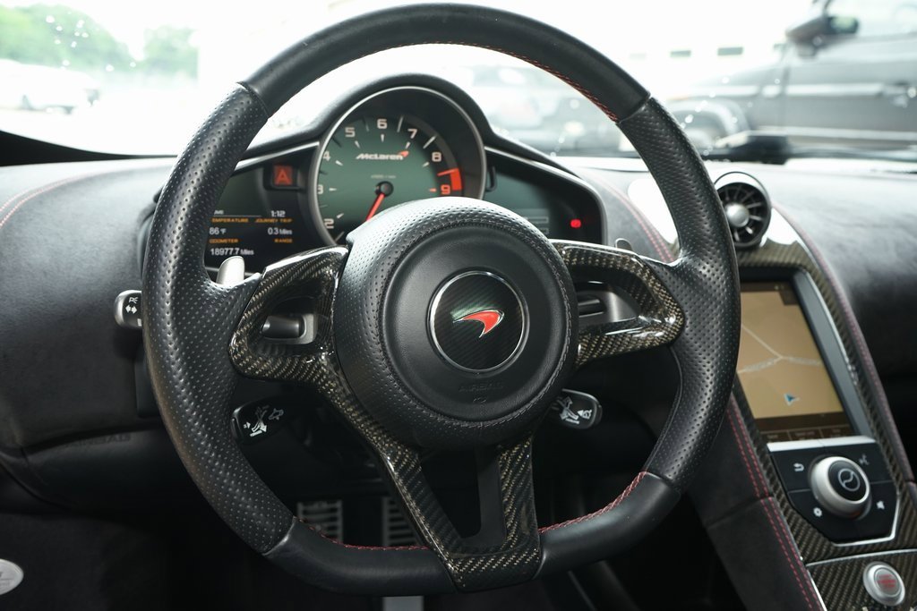 Used 2015 McLaren 650S Spider image 12