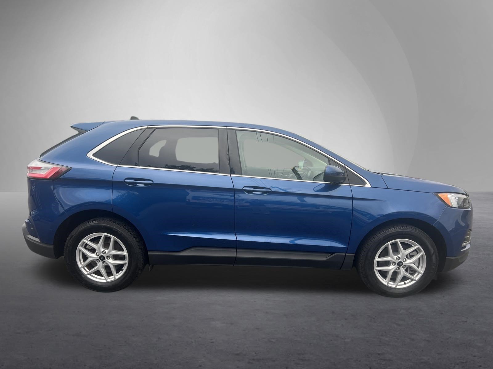 Used 2024 Ford Edge SEL AWD/4WD image 2