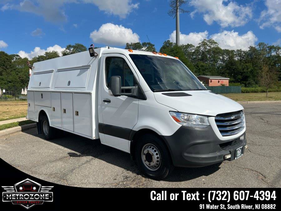 Used 2019 Freightliner Sprinter 3500 w/ Premium Package RWD image 1