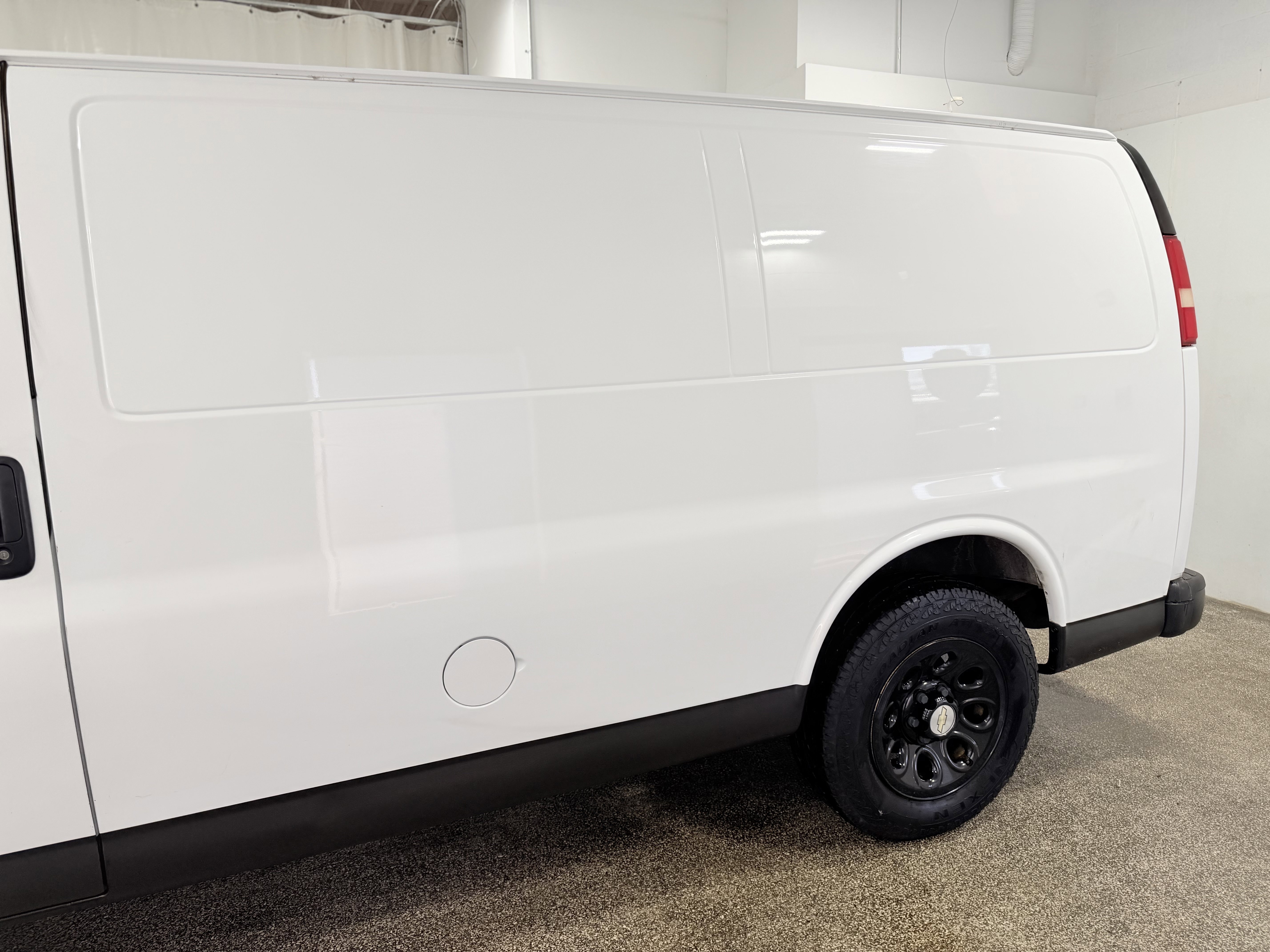 Used 2012 Chevrolet Express 1500 image 5