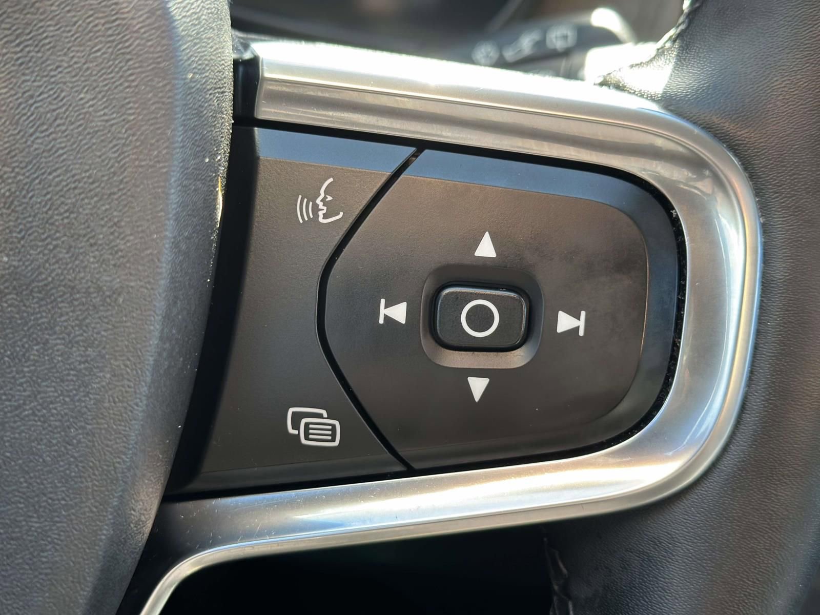 Used 2023 Volvo XC40 B5 Plus w/ Driver Assist Package image 15