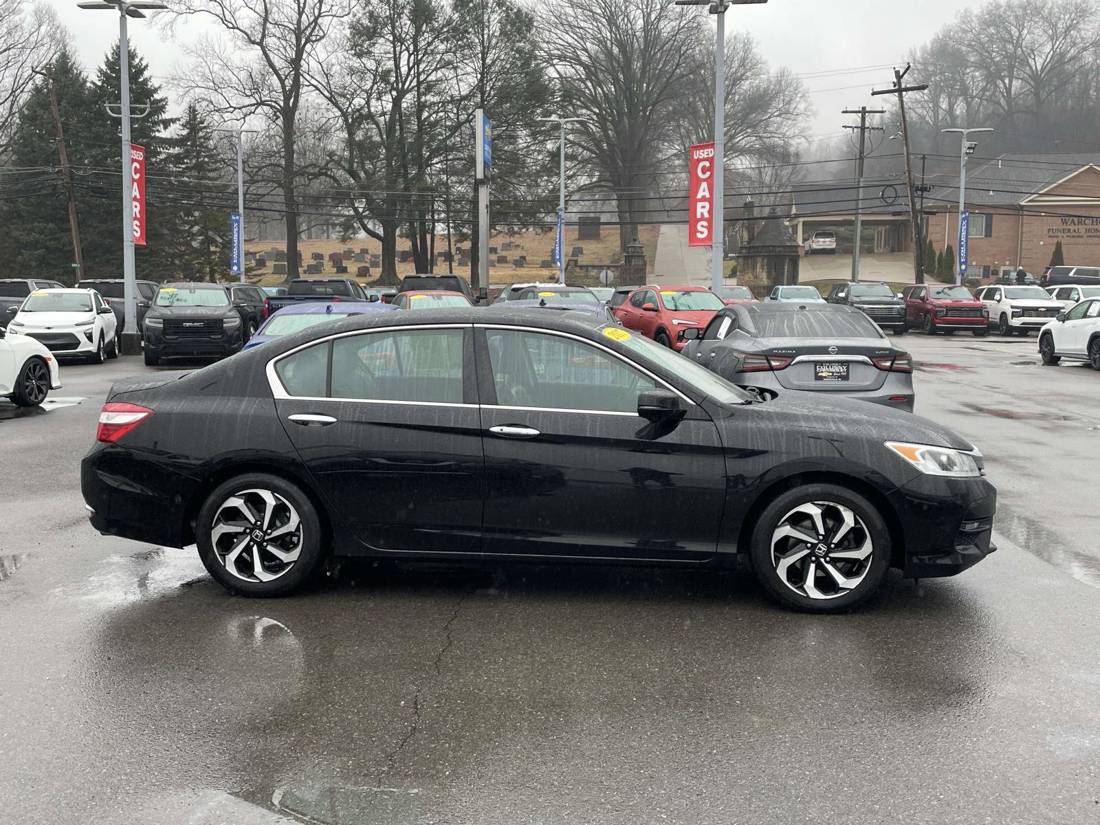 Used 2017 Honda Accord EX-L image 2