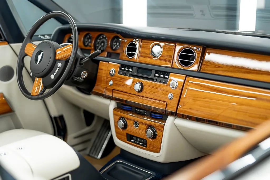 Used 2010 Rolls-Royce Phantom Drophead Coupe RWD image 14