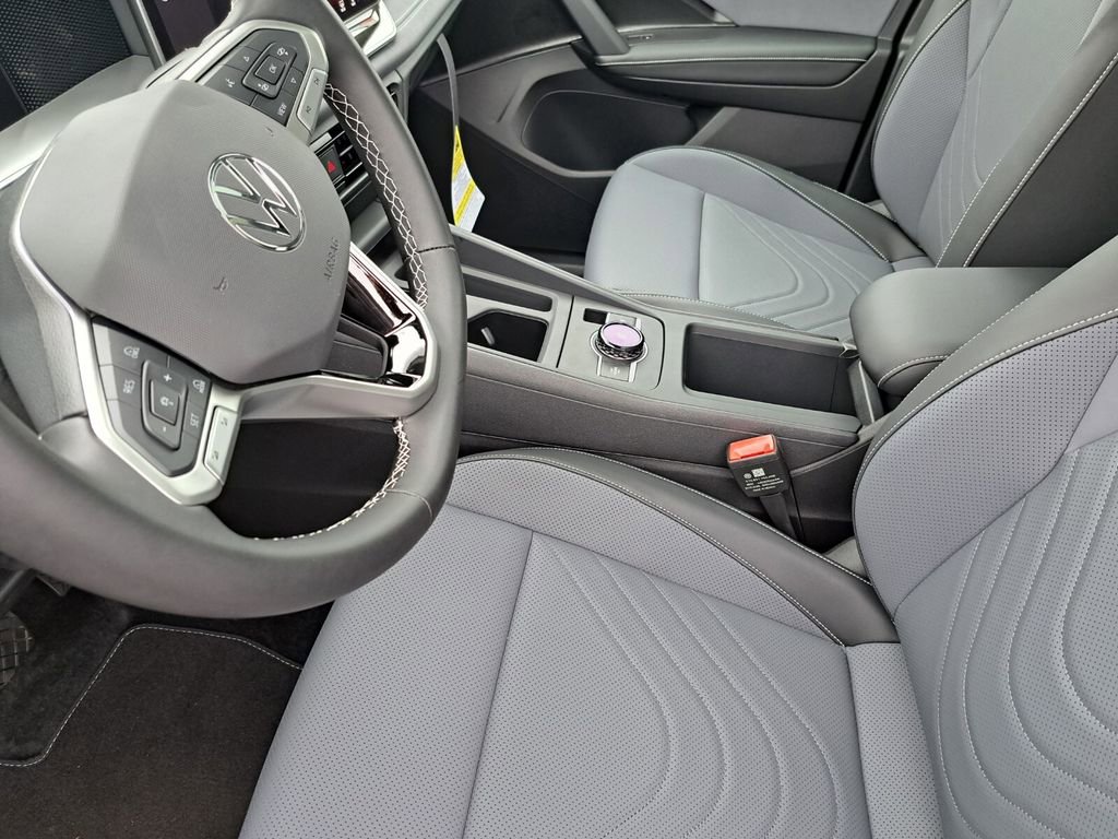 New 2026 Volkswagen Tiguan SE image 18