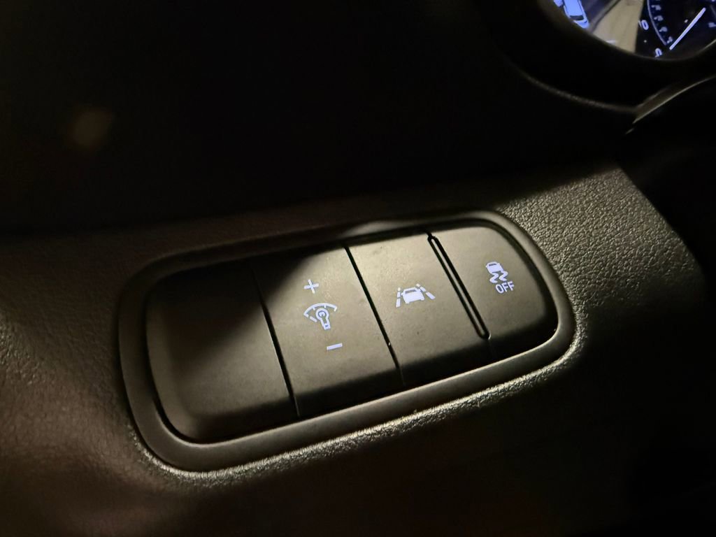 Certified 2022 Hyundai Venue SE w/ Cargo Package FWD image 36