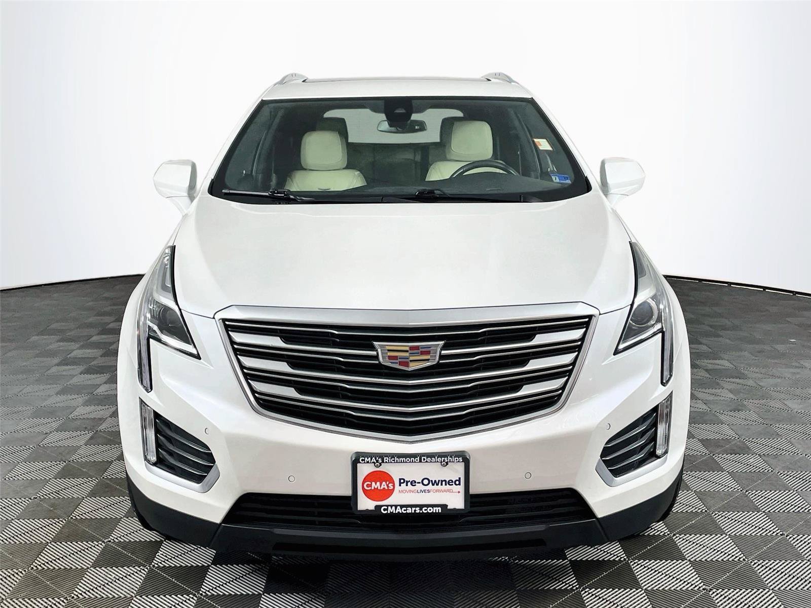 Used 2018 Cadillac XT5 Luxury w/ Driver Awareness Package FWD image 2