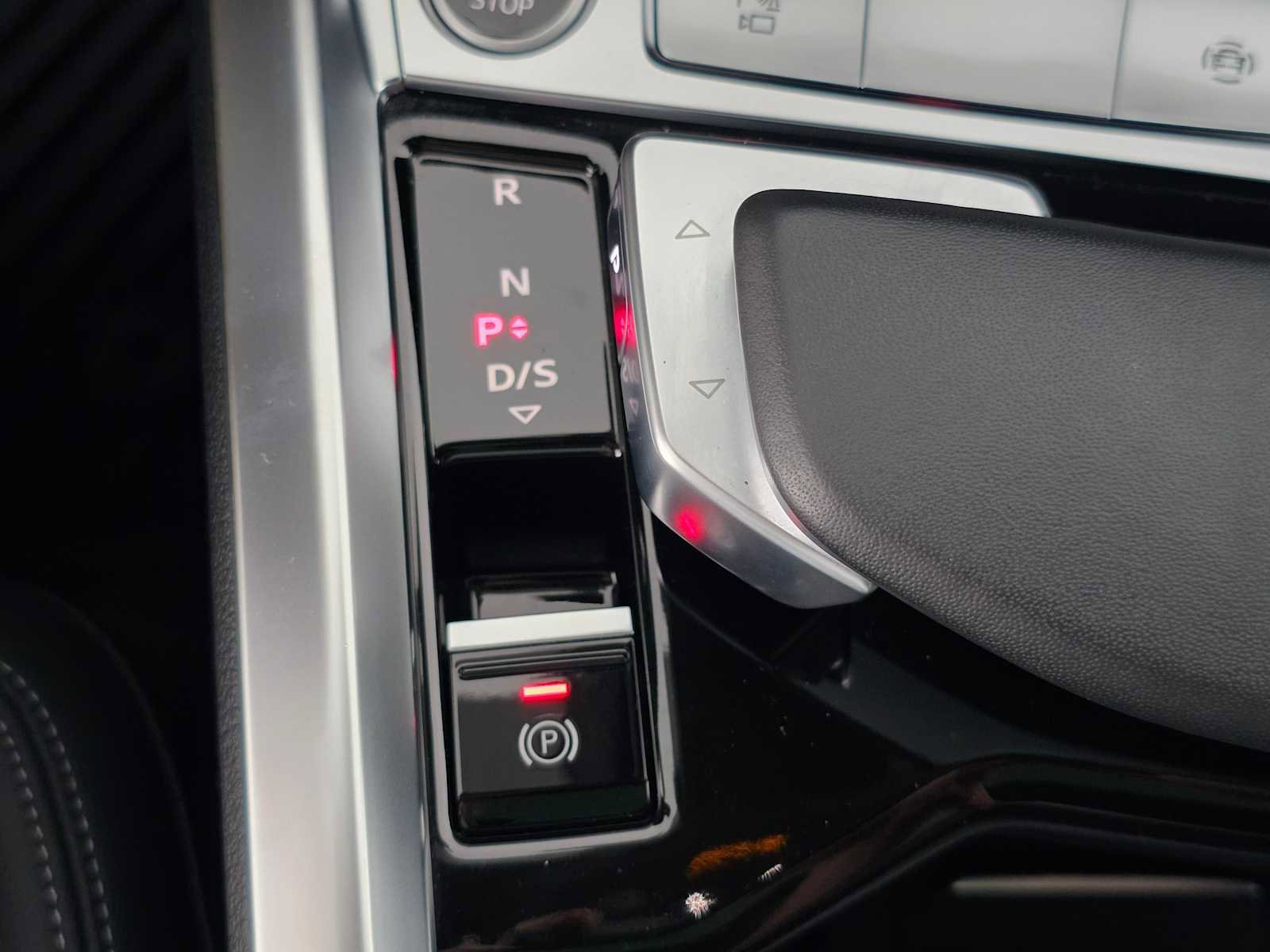 Used 2024 Audi Q8 e-tron Premium Plus w/ Premium Plus Package AWD/4WD image 30