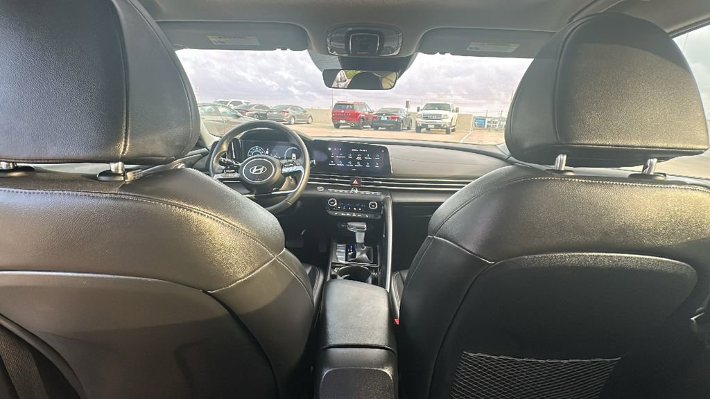 Certified 2025 Hyundai Elantra Limited FWD image 30