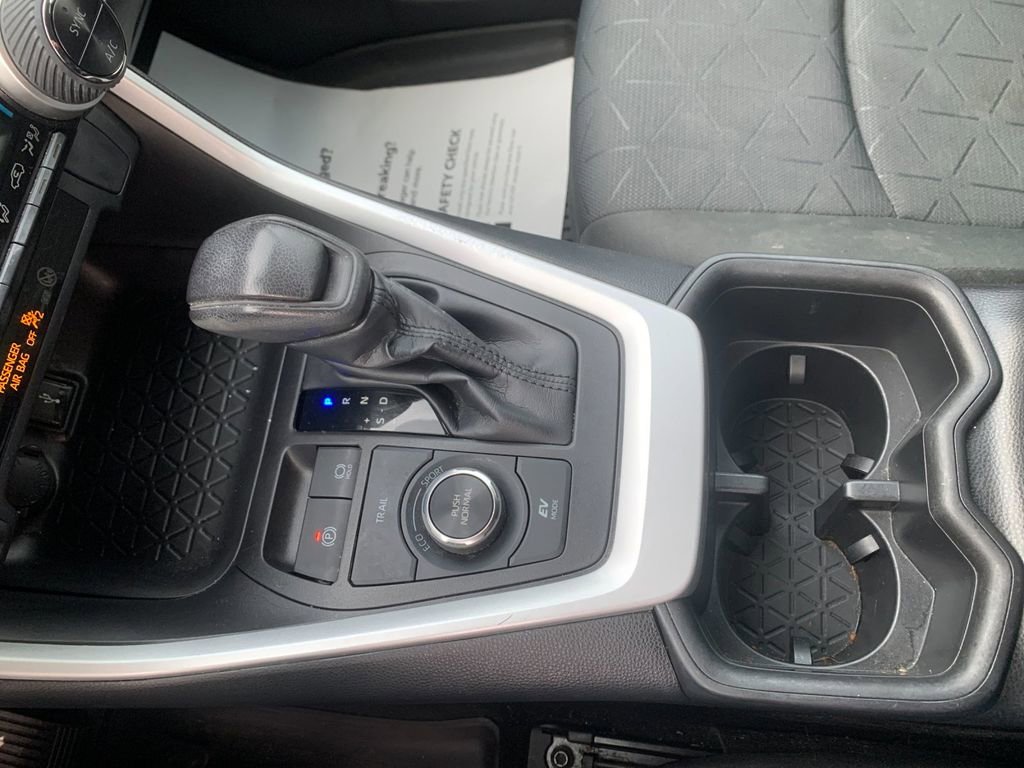 Used 2022 Toyota RAV4 XLE image 23