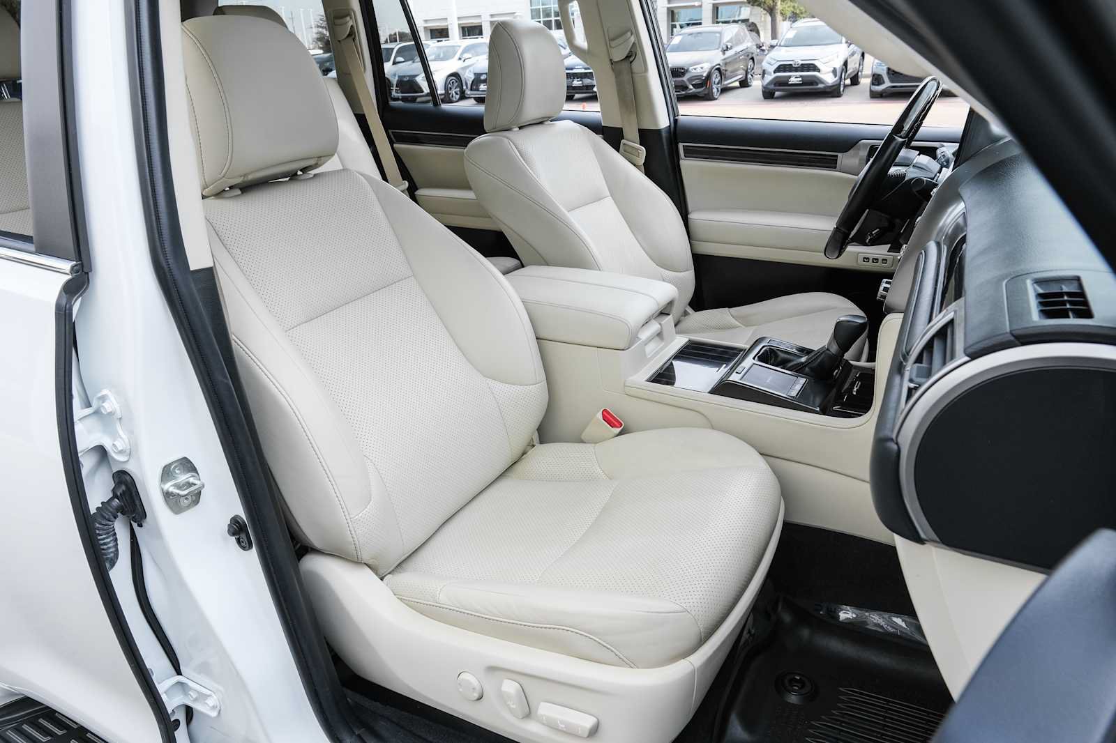 Used 2022 Lexus GX 460 Luxury w/ Sport Design Package AWD/4WD image 26