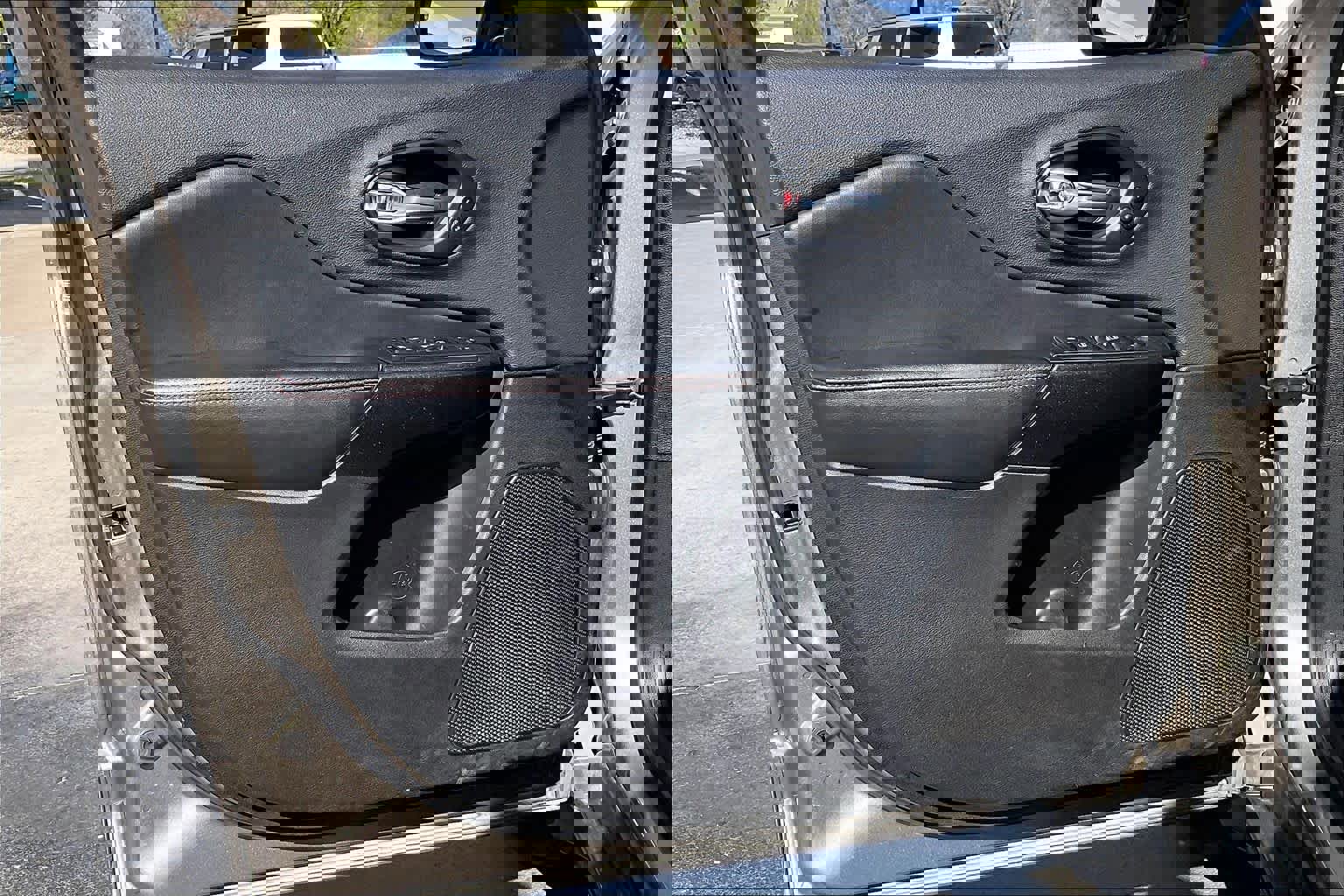 Used 2019 Jeep Cherokee Trailhawk image 21