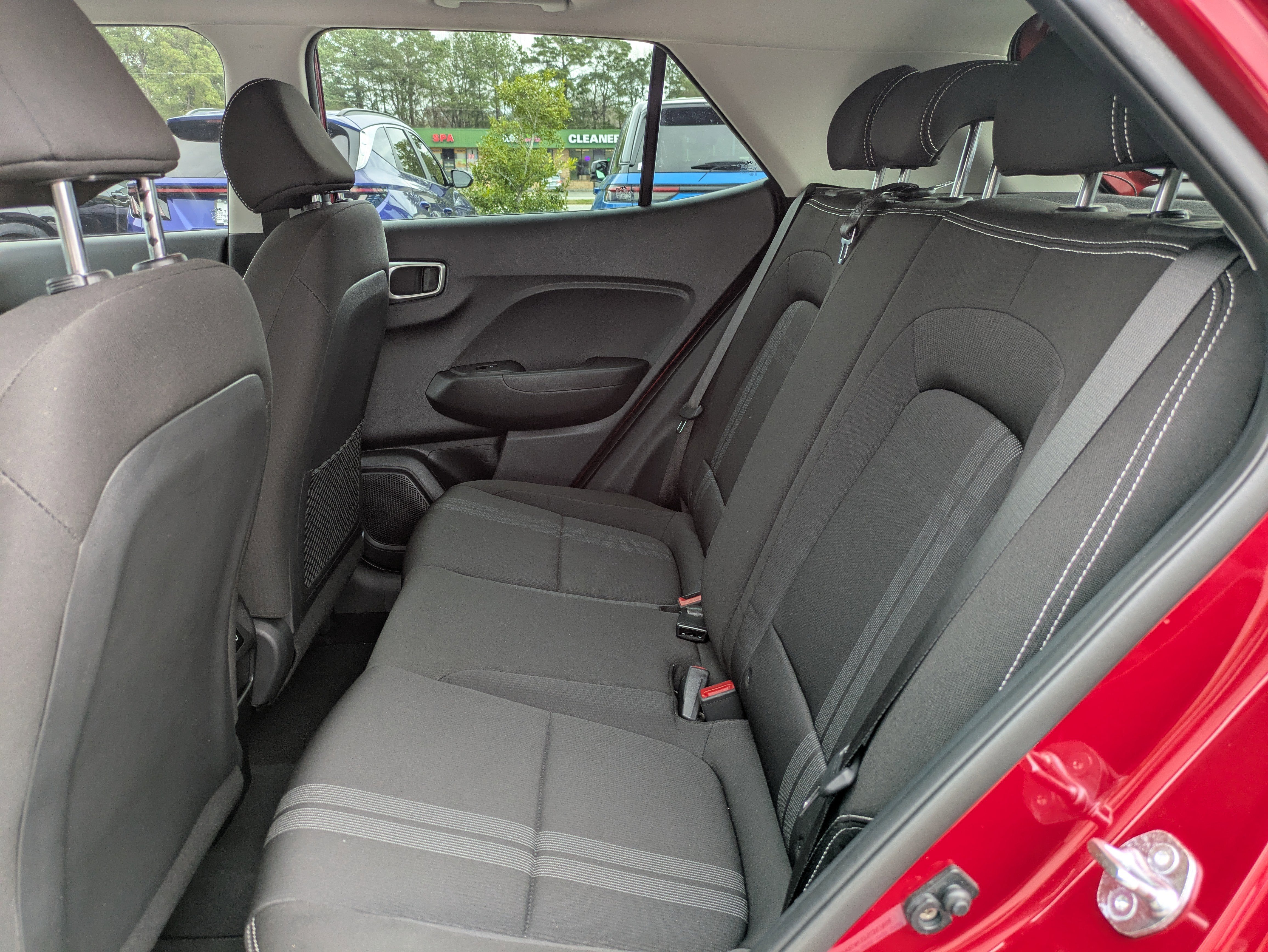 Certified 2025 Hyundai Venue SEL image 12