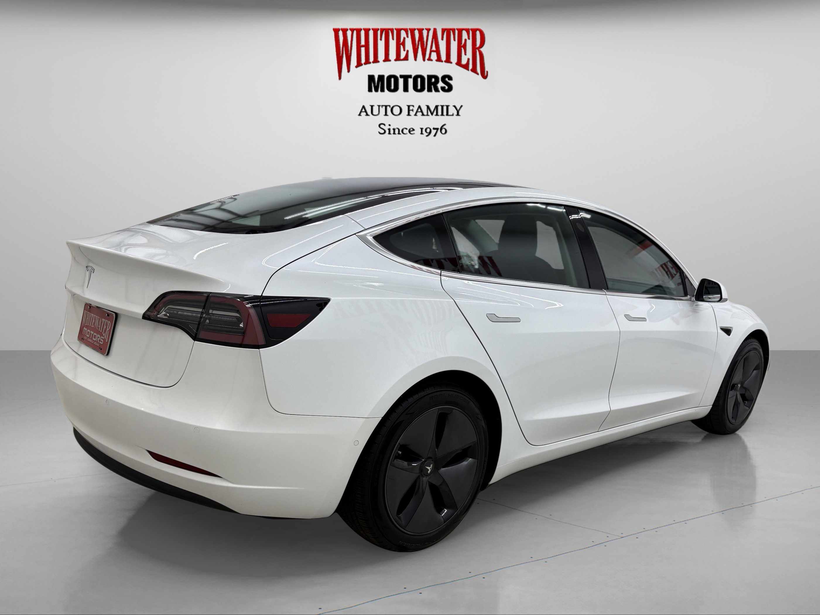 Used 2019 Tesla Model 3 Standard Range Plus image 4