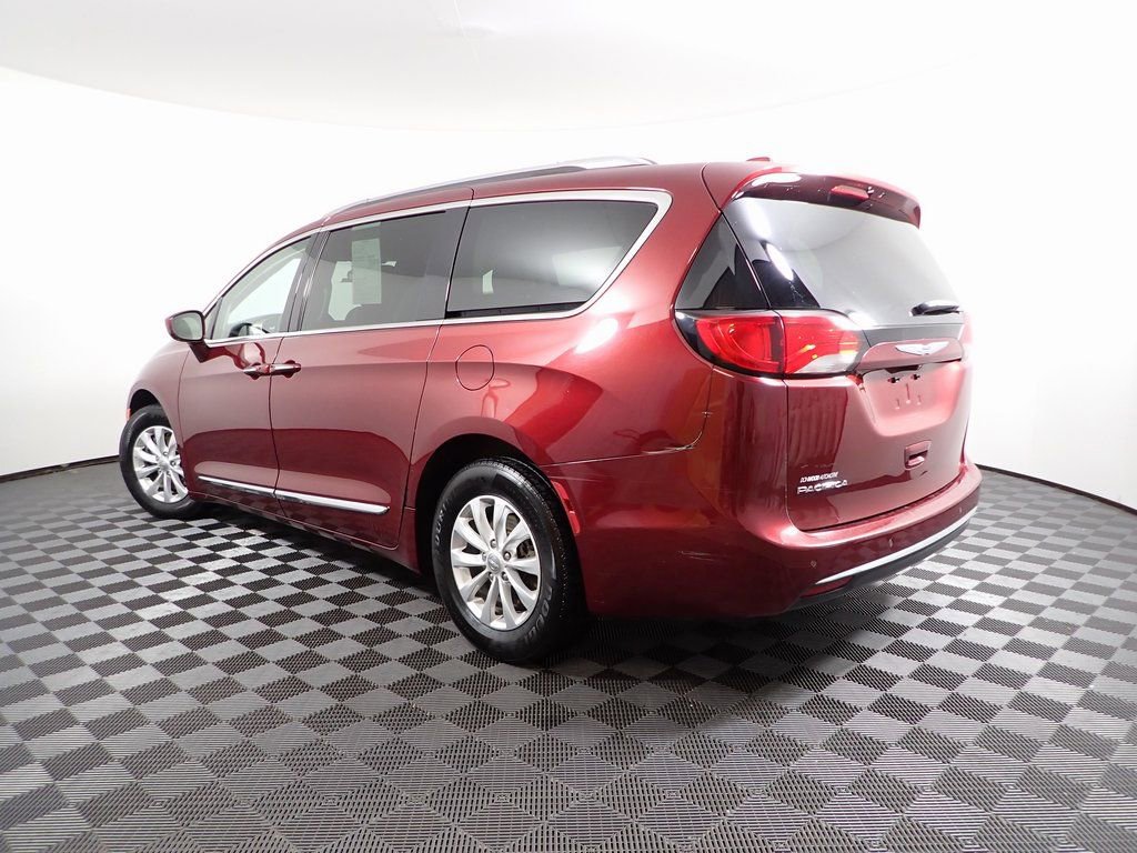 Used 2019 Chrysler Pacifica Touring-L image 11