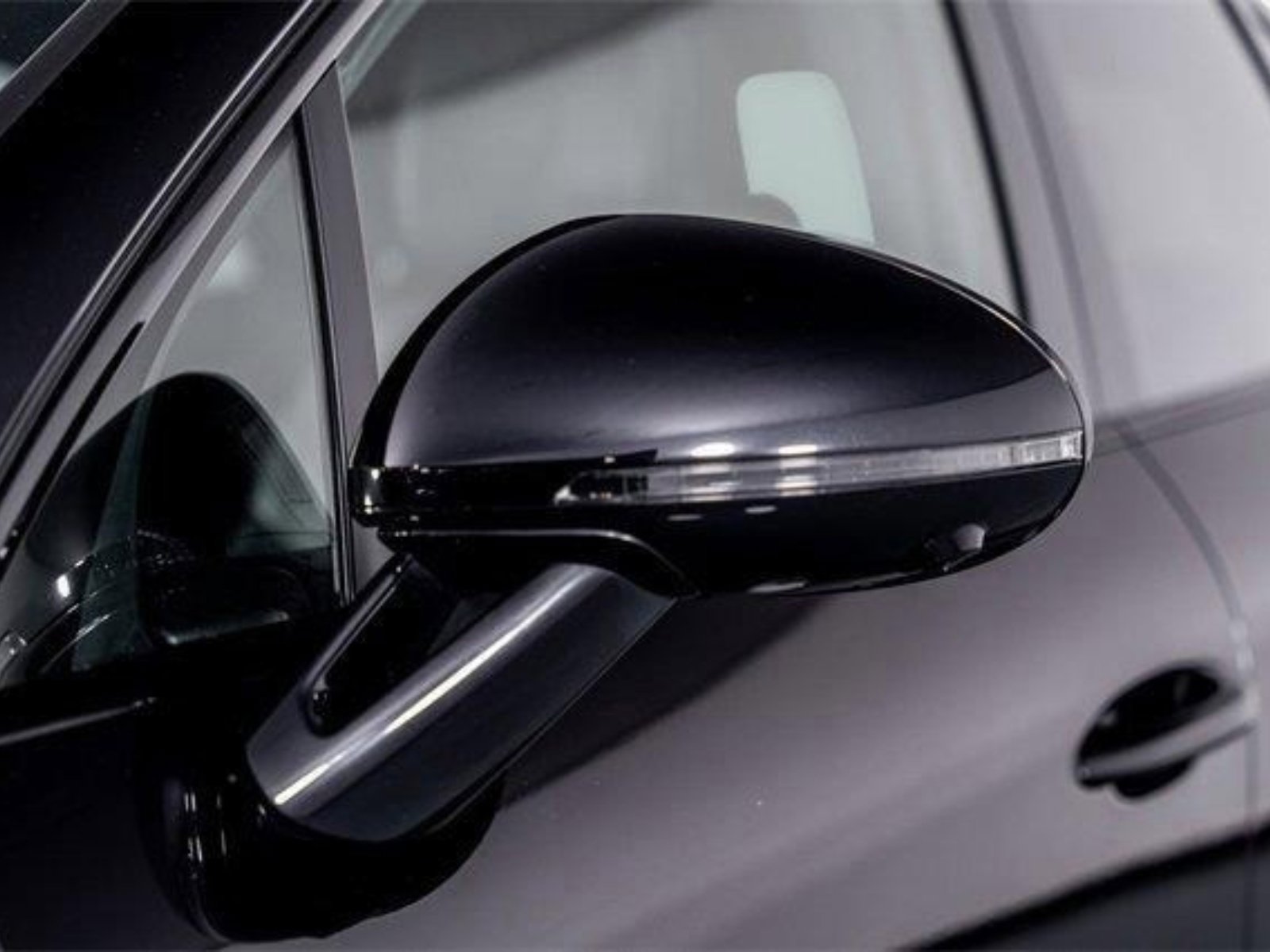 Used 2022 Porsche Macan S w/ Premium Package Plus image 28