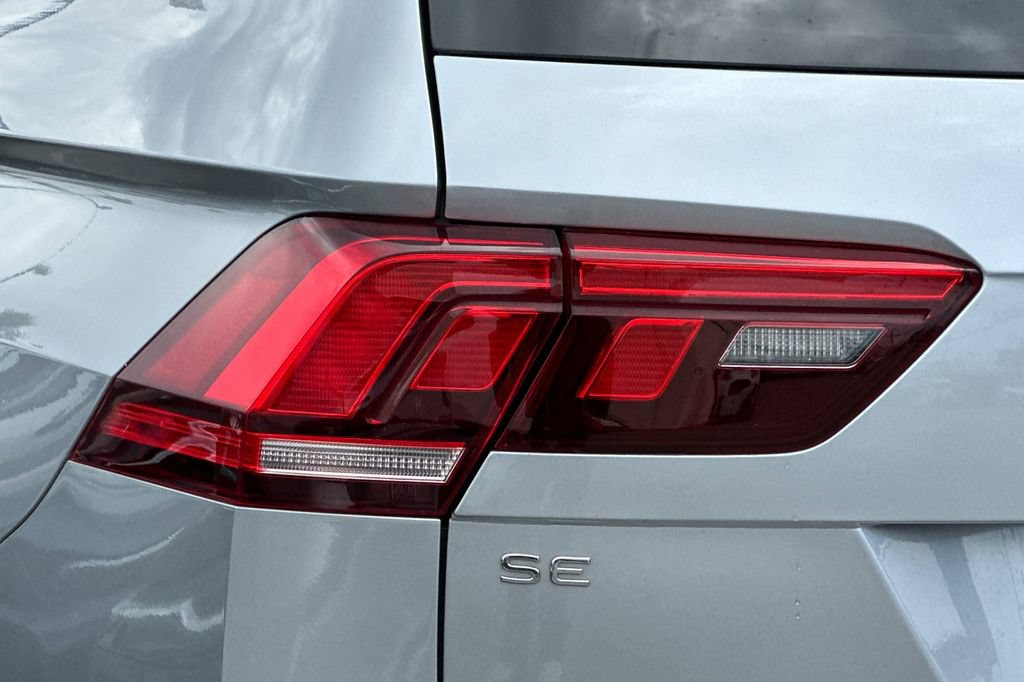 Used 2022 Volkswagen Tiguan SE R-Line AWD/4WD image 26